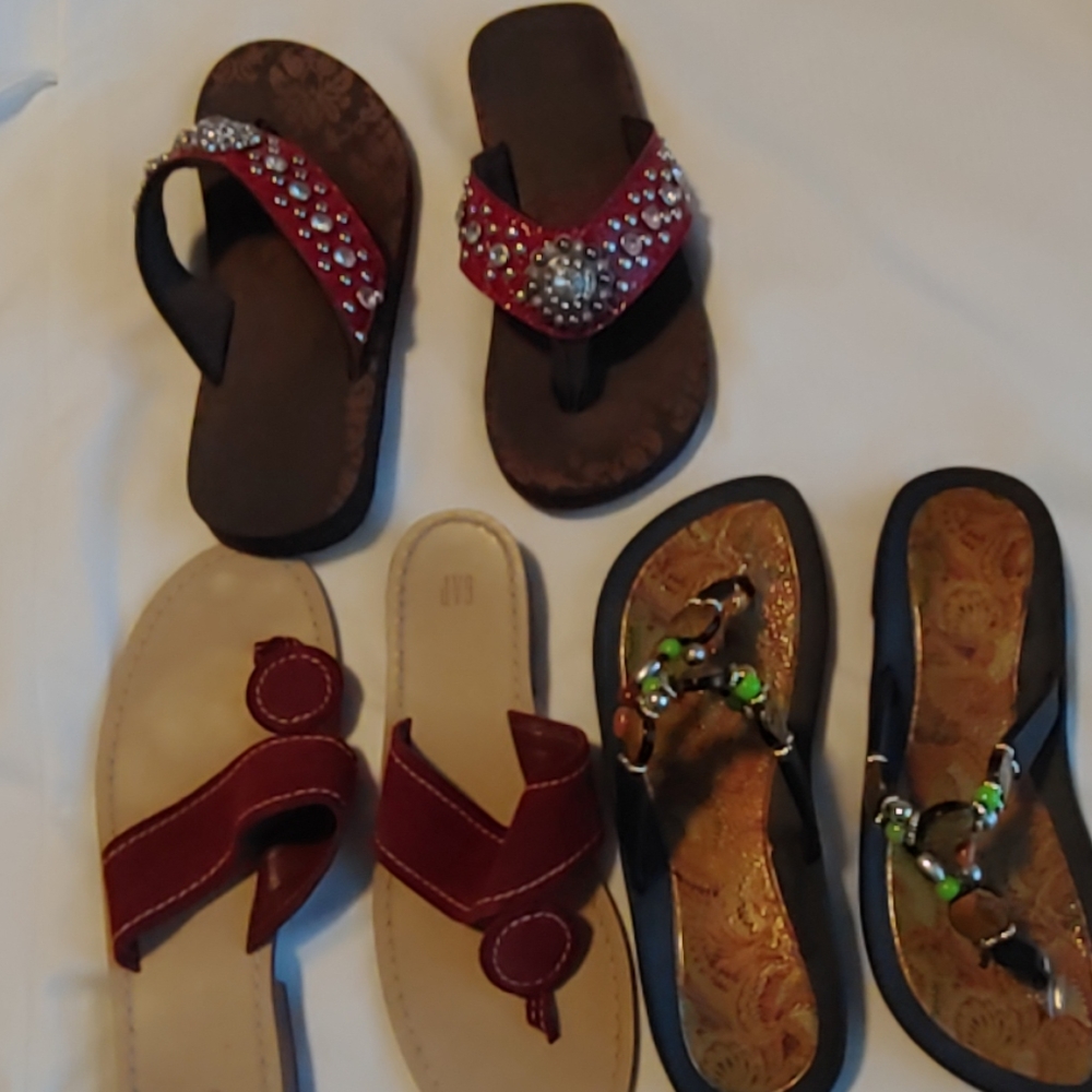 3 pairs of sandals
